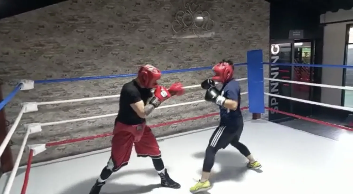 Jun Ukemori training in boxing gym