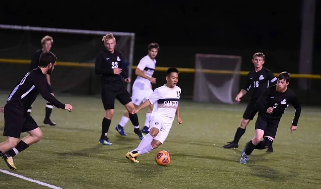 Jun Ukemori playing collegiate football